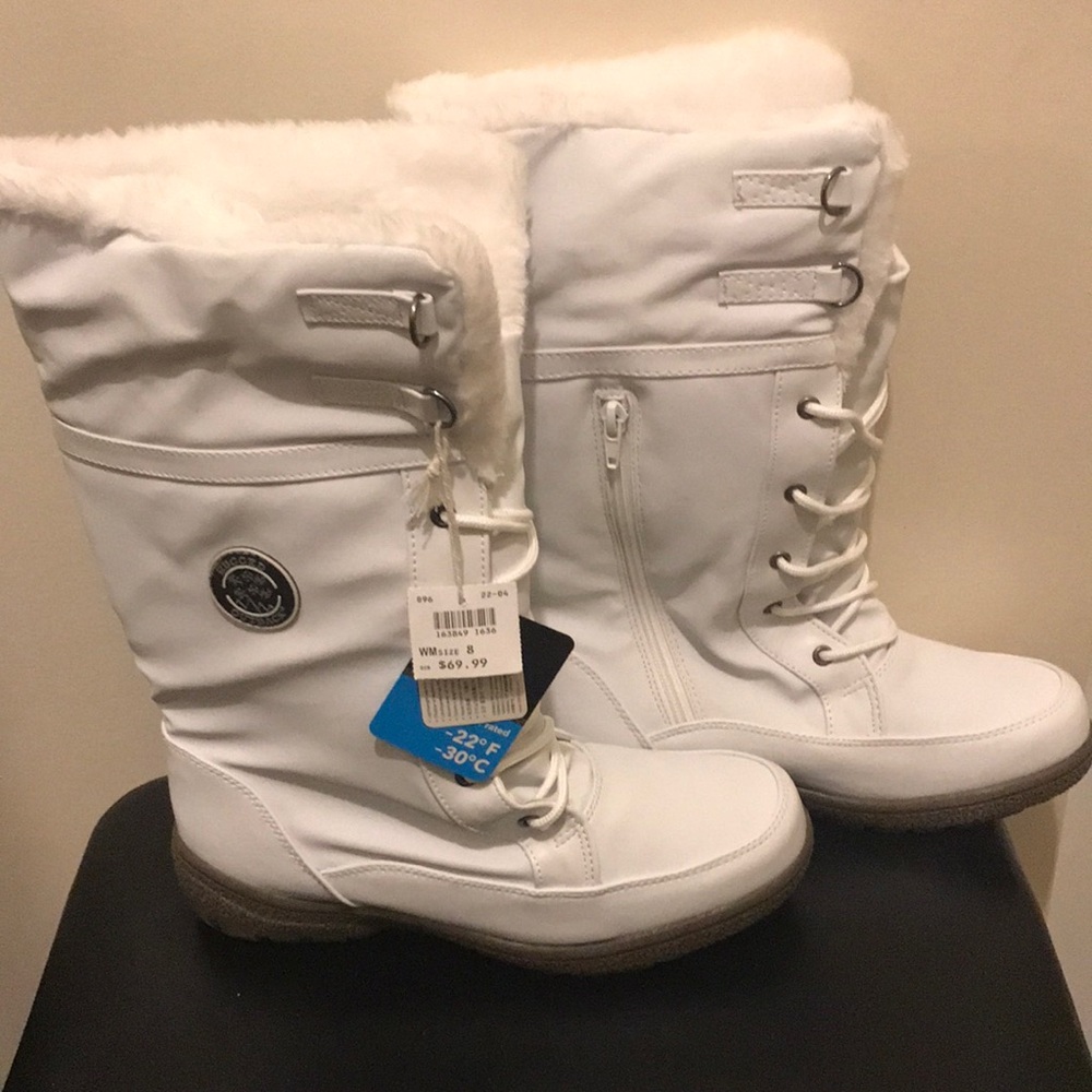 Rugged Outback White Lace up Boots Size 8. NWT